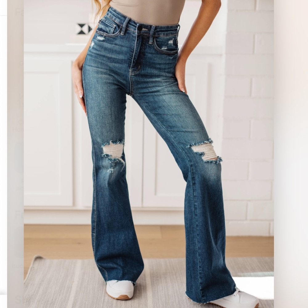 NWOT Judy Blue Tummy Control Flare Jean